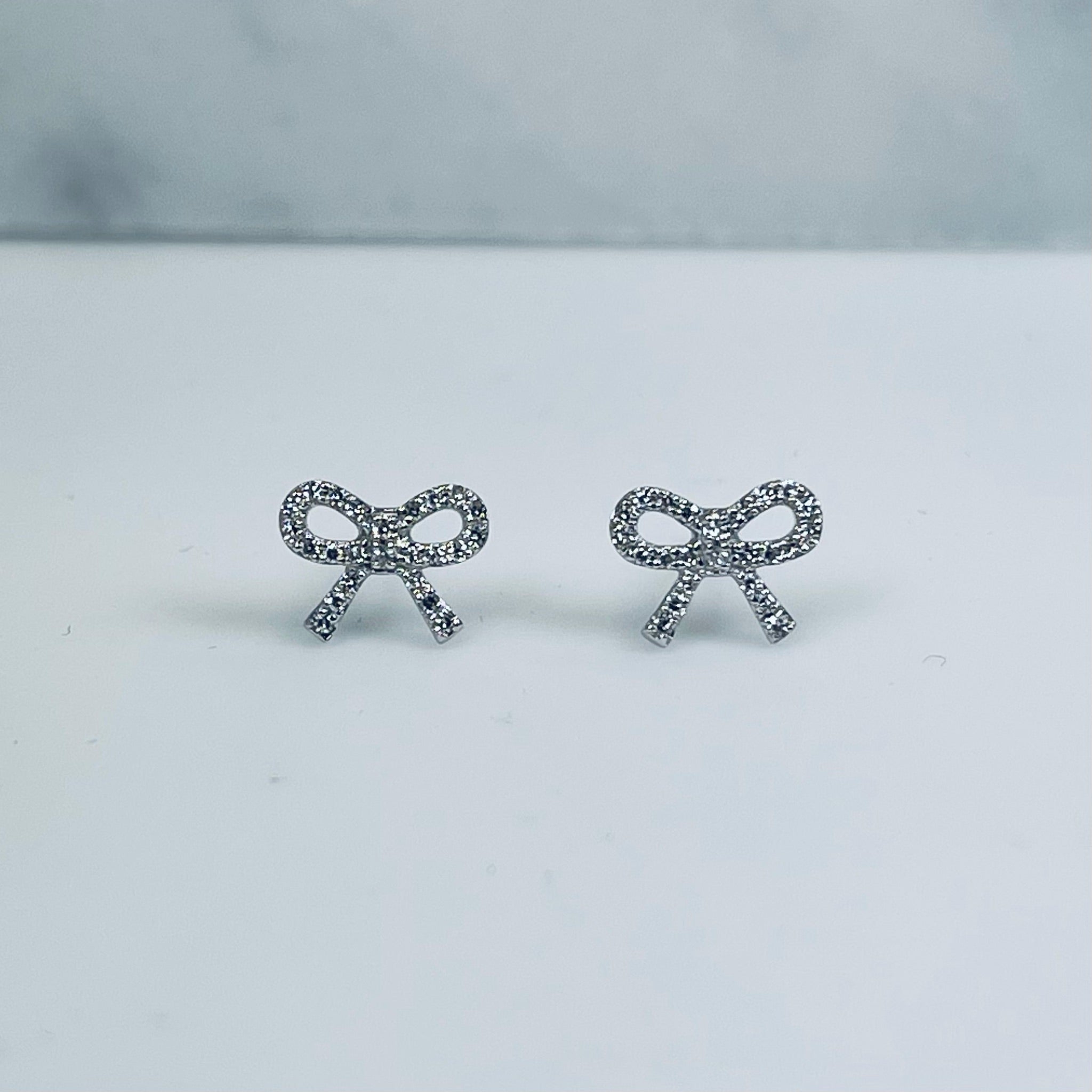 WD888 14kt Diamond Bow Studs